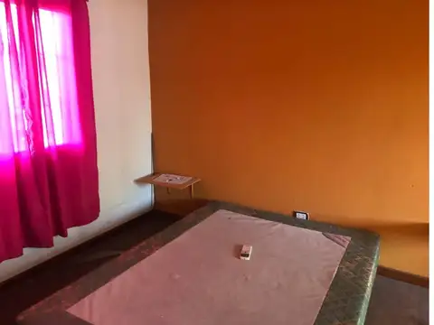 Casa tipo 4 ambientes con pileta y quincho