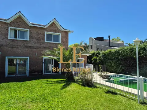 Venta amplia casa 4 dorm. en B. La Barra Village, Escobar