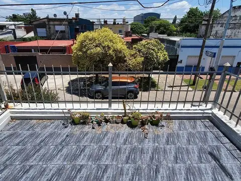 Venta PH  3 ambientes con balcon terraza y patio en Loma Hermosa