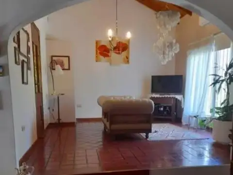 Casa en venta - 3 dormitorios 3 baños - 200mts2  - Presidente Peron