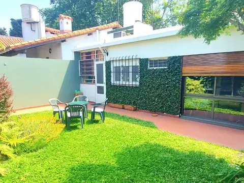 CASA 4 Ambientes VENTA V SARMIENTO CHALET COCHERA