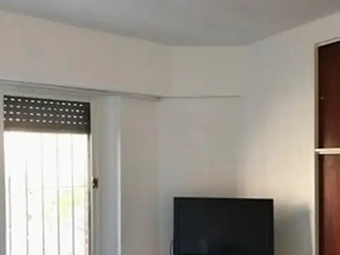 Saavedra, Ruiz Huidobro 2800, 3 amb, 120m2, triplex, u$s 1,000 + servicios. Acepta mascota cani...