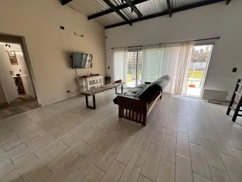 HERMOSA CASA QUINTA A ESTRENAR - LA REJA