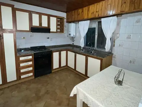 Casa Chalet  en Venta en Quilmes, G.B.A. Zona Sur, Argentina