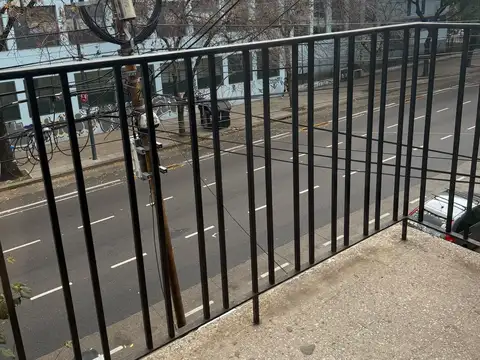 VENTA DEPARTAMENTO EN CHACARITA  3 AMBIENTES Y DEPENDENCIA CON BAÑO Y TOILETTE