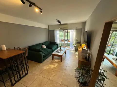 Casa estilo Dúplex de 3 ambientes en Saavedra con terraza y cochera.