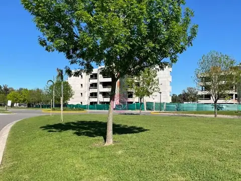 Lote en venta en Lagoon Pilar 100