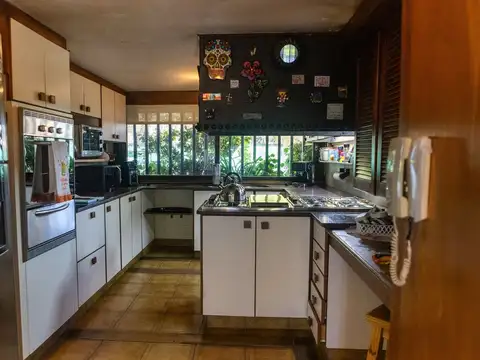 Casa 7 ambientes con 4 baños