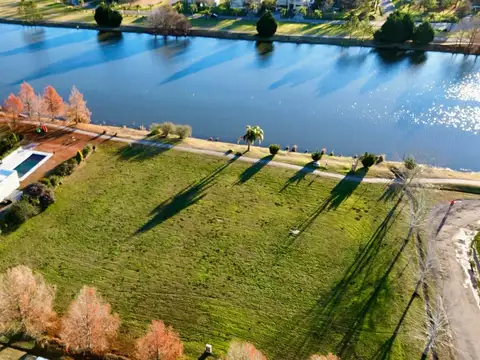 Ulitmo lote con salida al Lago en Barrio Privado Puerto Roldan