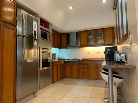 Casa 5 ambientes con 2 baños