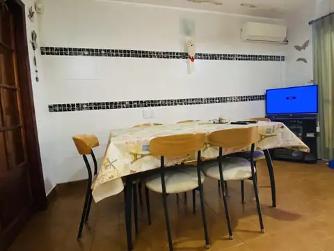 Casa 5 ambientes con 3 baños