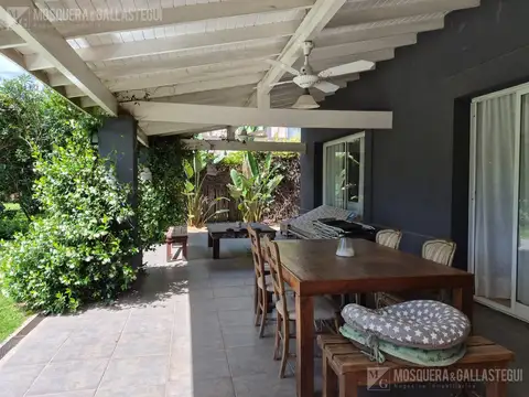 Casa en Alquiler con 5 cocheras