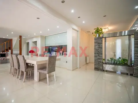 Casa 6 ambientes con 4 baños