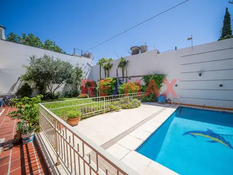 VENTA CASA 6 AMB CON JARDIN, PILETA Y QUINCHO.