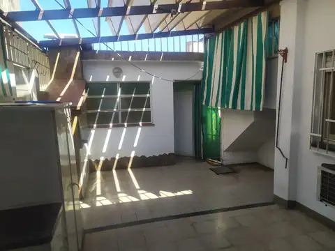 Casa 5 ambientes con 1 baño