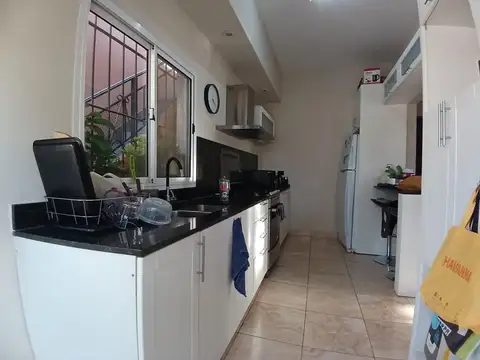 Depto Tipo Casa 4 ambientes con 2 baños