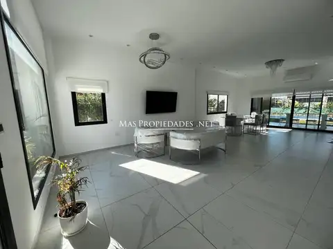 Casa 4 ambientes con 4 baños