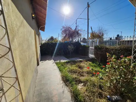 Casa 5 ambientes con 1 baño
