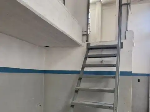 Galpon en Alquiler 32  mts Fondo