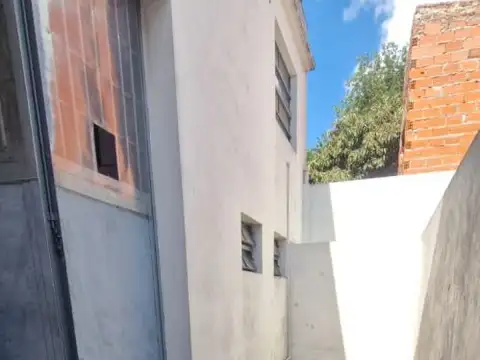 Alquiler Excelente Galpón  200 m2 con casa en Caseros