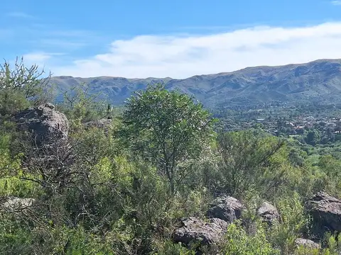 LOTE CON ESCRITURA DE 870 M2  EN VENTA TERRAZAS DE LA FALDA 2