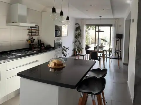Casa 4 ambientes con 3 baños
