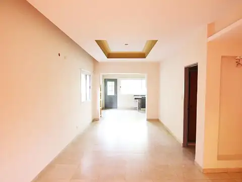 Casa en Alquiler con 2 cocheras