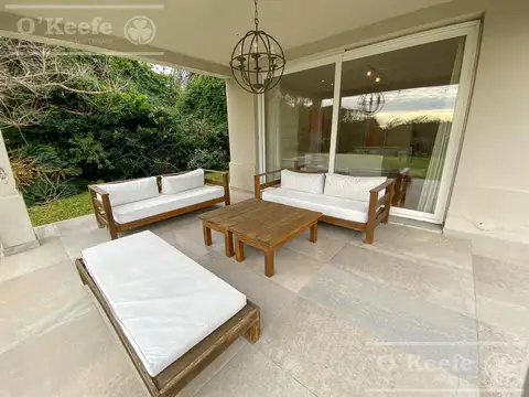 Casa 5 ambientes con 4 baños