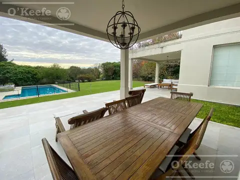 Casa en Venta en Abril Club De Campo, USD 850.000
