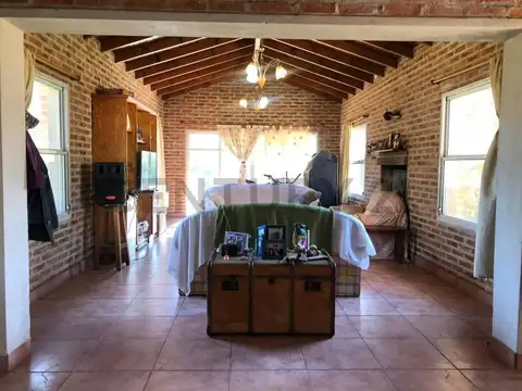 Casa 5 ambientes con 2 baños