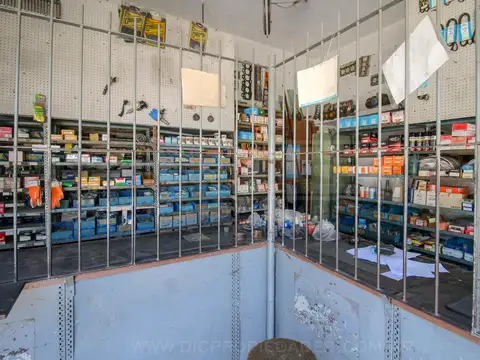 Av. Sarratea al 1000, esquina Matheu