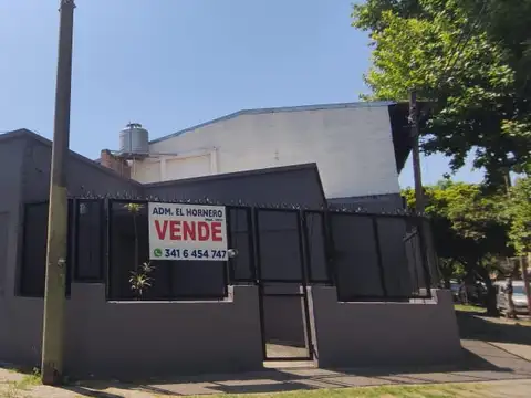 HERMOSA CASA 2 DORM. POSIBILIDAD COCHERA, PATIO EN ESQUINA