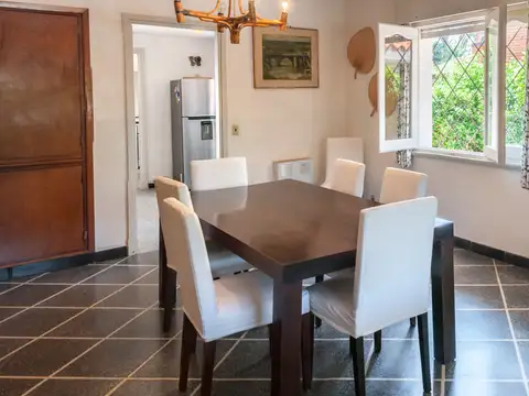 Casa 6 ambientes con 2 baños