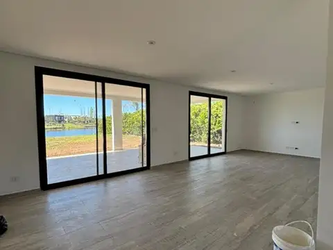 Casa 6 ambientes con 4 baños