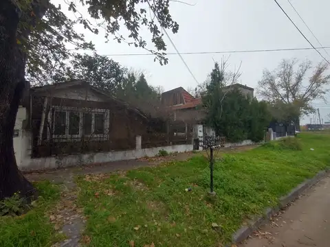 Chalet 2 Ambientes + Depto para refaccionar en Venta - Castelar Sur