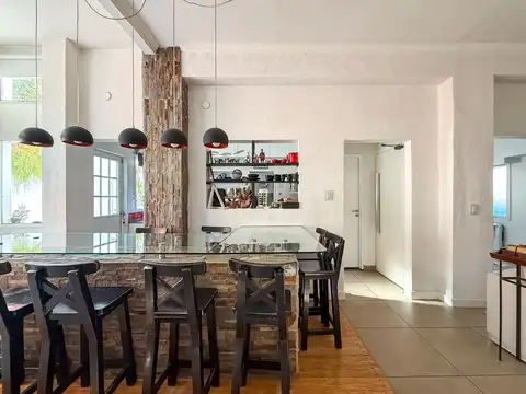 Casa 5 ambientes con 2 baños