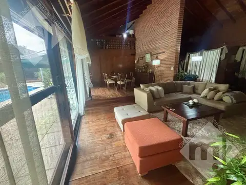 Casa 7 ambientes con 4 baños