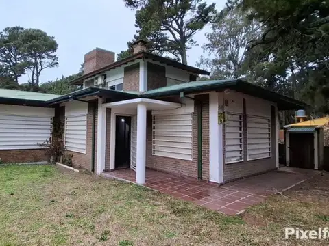 CASA VENTA LA LUCILA 5 HABITACIONES