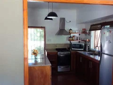 Casa 5 ambientes con 2 baños