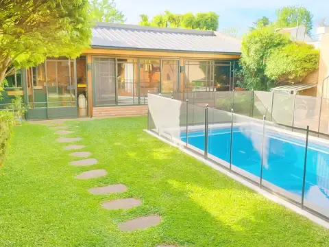 Casa en Venta con 2 cocheras