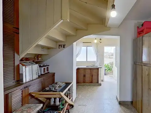 Casa 4 ambientes con 2 baños