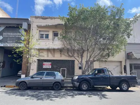 Oportunidad única en el corazón de Córdoba - Galpón con local y vivienda - Con Escritura