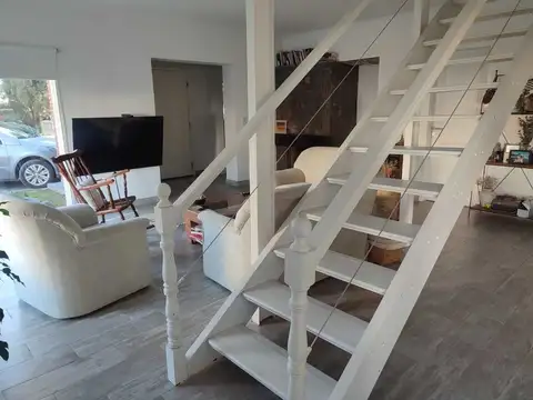 CASA 6 AMBIENTES EN VENTA FCO. ALVAREZ, CON PILETA