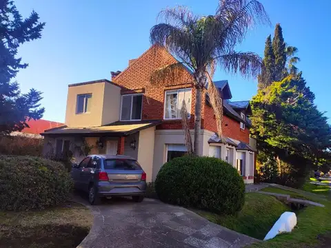 CASA 6 AMBIENTES EN VENTA FCO. ALVAREZ, CON PILETA