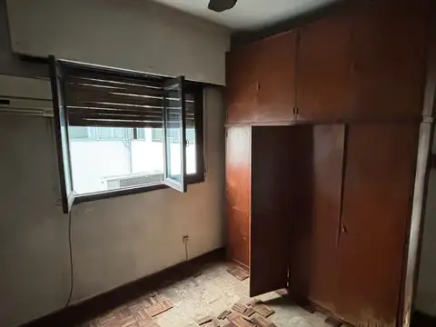 Dos Ambientes Tercero por Escalera a Refaccionar en Barrio Norte!