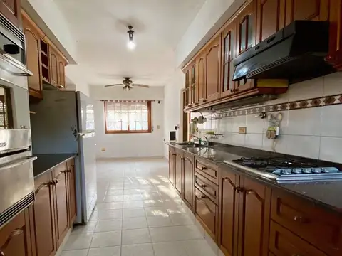 Casa 5 ambientes con 3 baños