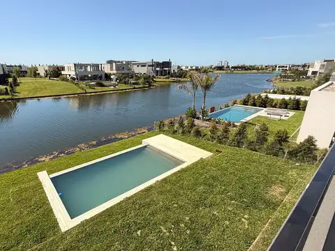 Av. de la Cultura 100