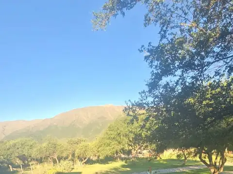 A dos cuadras de ruta 1 hacia las sierras