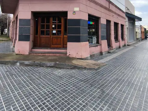 LOCAL ESPECTACULAR UBICACIÓN CAPITAN BERMÚDEZ