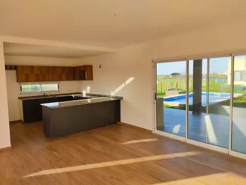 Venta Casa 4 Amb .EN BARRIO PRIVADO EN SANTA CLARA AL SUR